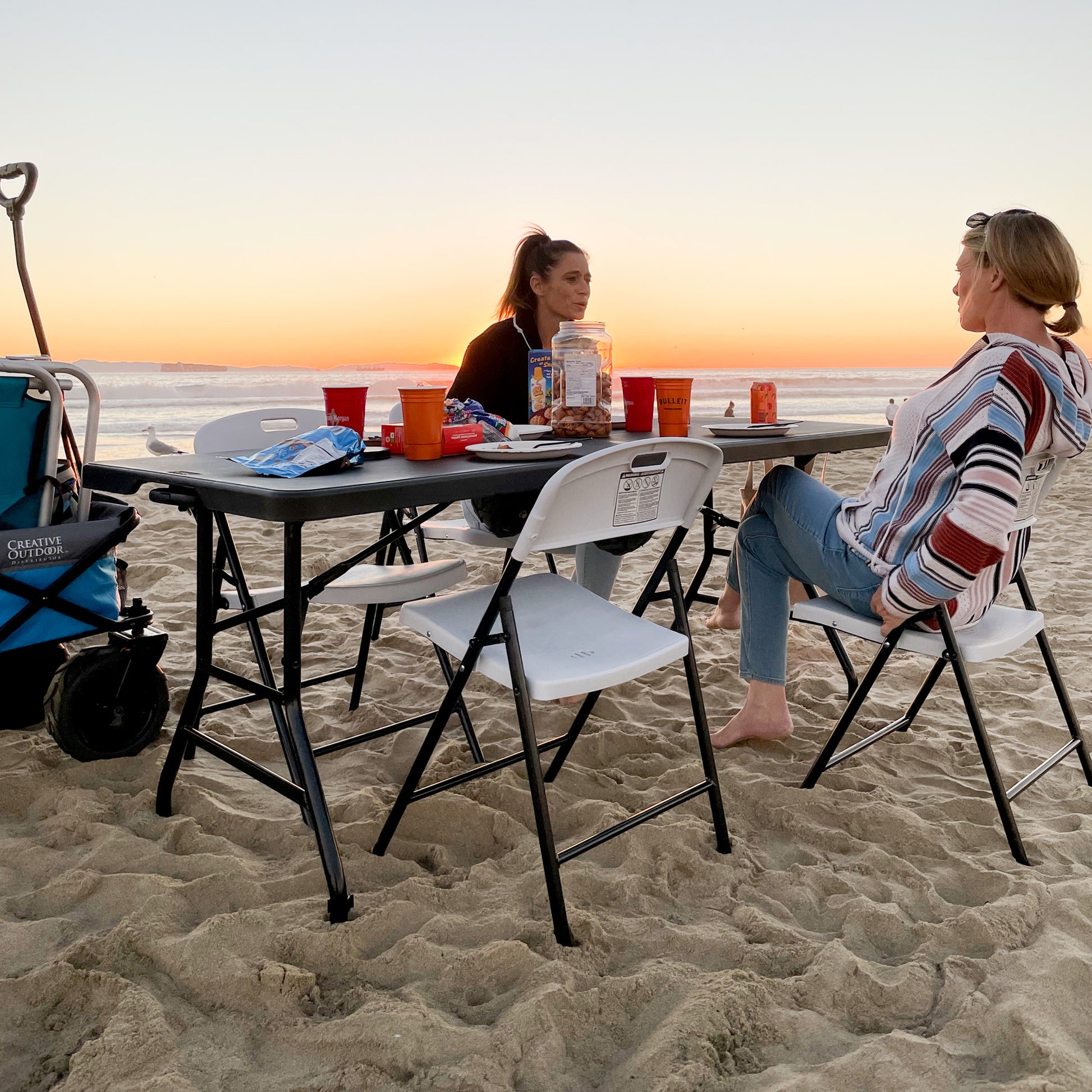 ?Venta de Amazon último día?Mesa rodante negra con 4 sillas negras
