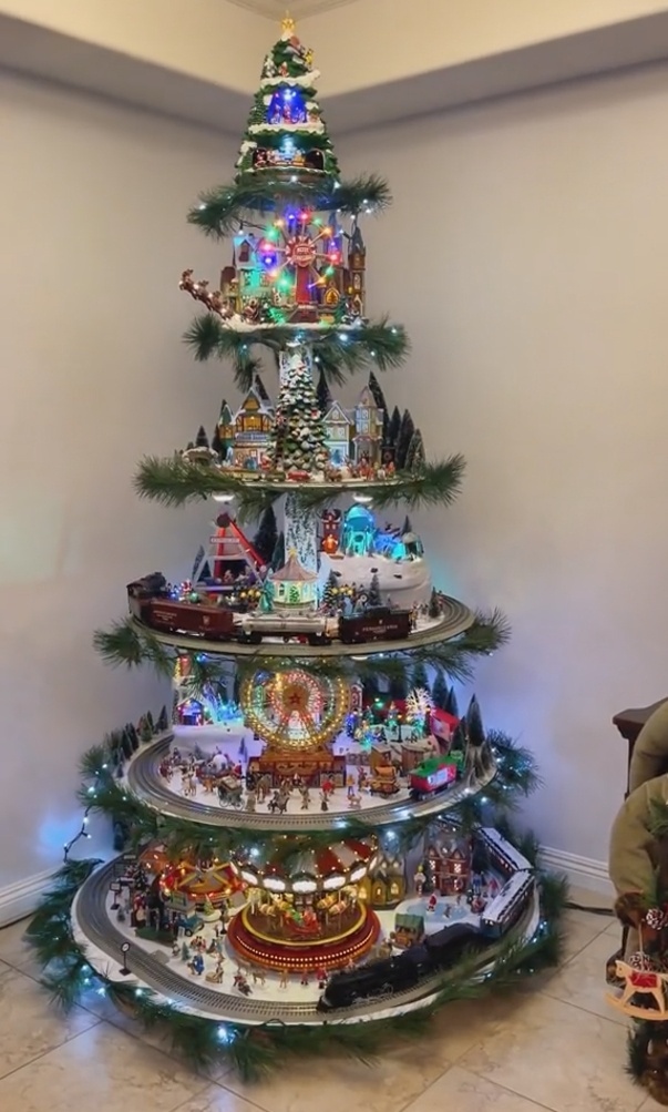 ?Árbol de Navidad con rueda de la fortuna (con trenes, rueda de la fortuna, casas iluminadas)