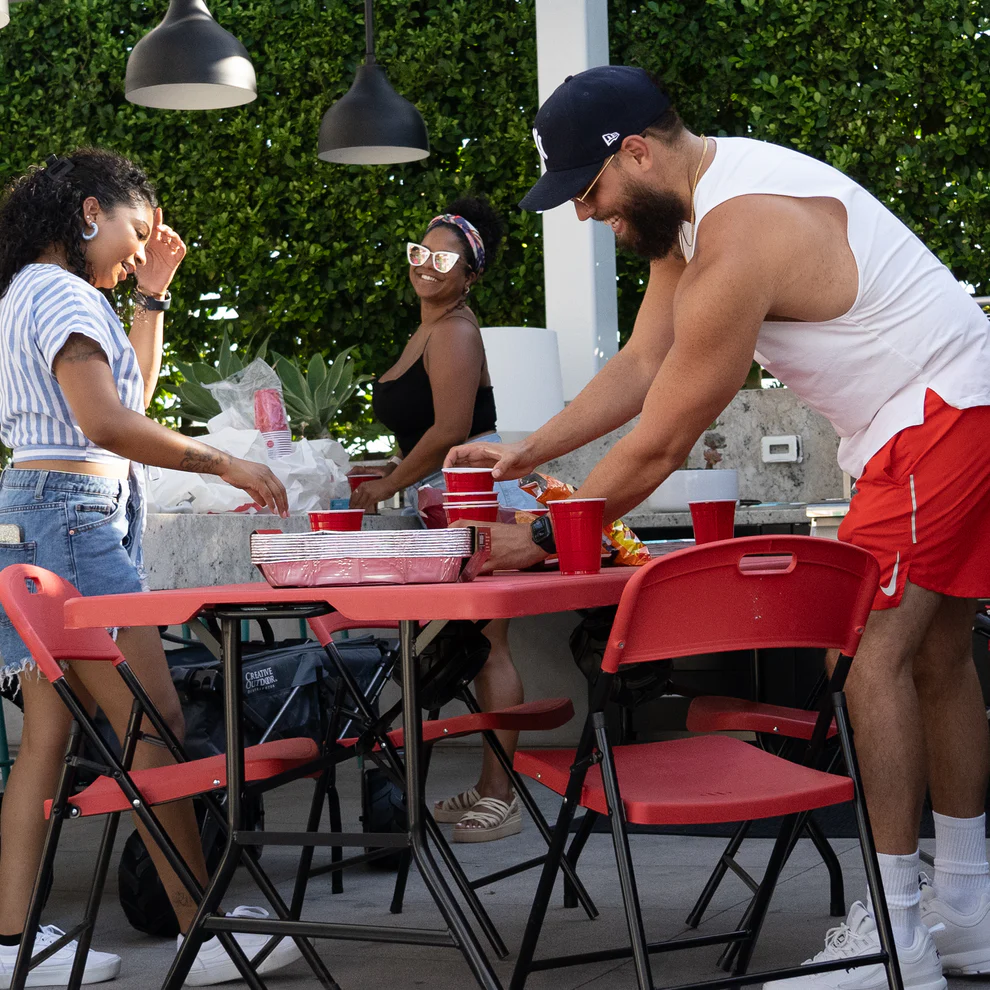 ?Venta de Amazon último día?Mesa rodante negra con 4 sillas negras